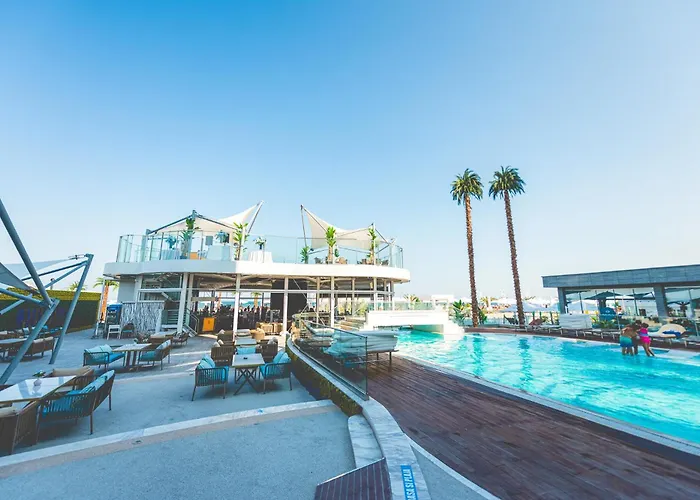 White Tower Mamaia Prestige Apartments
